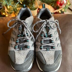 Columbia Women’s Teal and Gray Outdoor Hiking Camping Shoes size 7